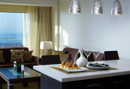 Macaris Suites & Spa - image 14