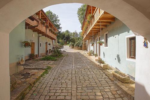 Viesnīcas āriene, U Svateho Petra in Kajov
