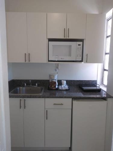 Beach Place Hotel Room Type - Studio two beds - Free Parking