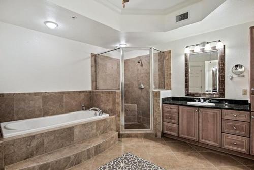 a bathroom with a sink, toilet and bathtub, Dunes of Crystal Beach 404 condo in Destin (FL)