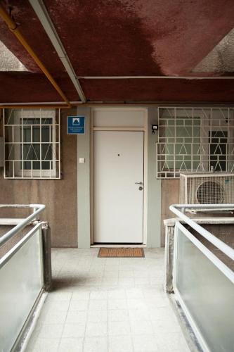 Studio Apartment Theatre View - image 11