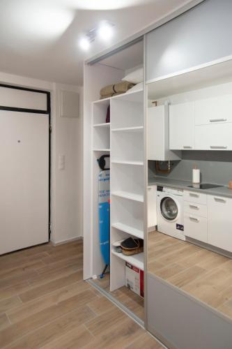 Studio Apartment Theatre View - image 9