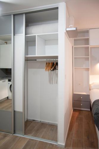 Studio Apartment Theatre View - image 2