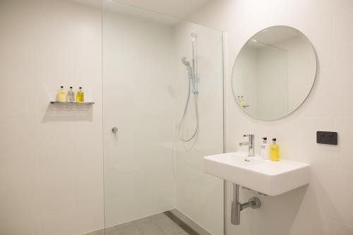 Bathroom, The Seabird in Moruya