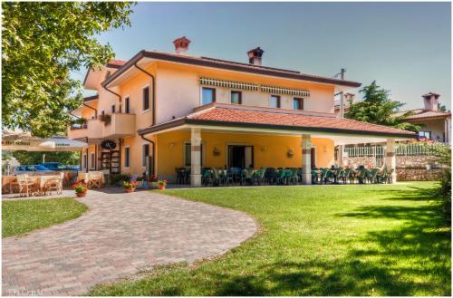 . Hotel Pesek
