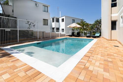 Three-Bedroom Apartment - Mid Floor image 7