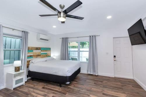 1757 A Relaxing Hideaway 1: 1.5 miles to Beach & Las Olas - image 11