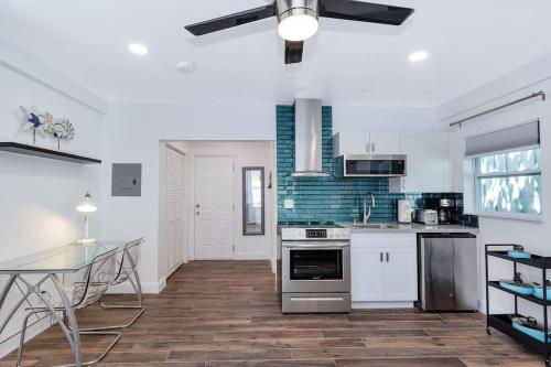 1757 A Relaxing Hideaway 1: 1.5 miles to Beach & Las Olas - image 12