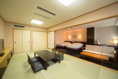 Premium Room with Tatami Area - Room 803