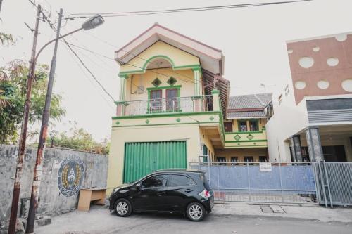 RedDoorz Syariah near Stadion Maulana Yusuf