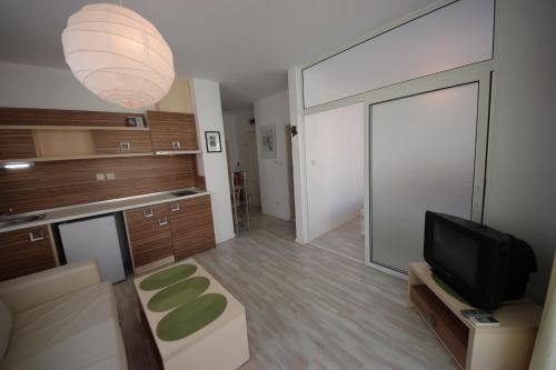 Menada Rainbow Apartments - main image