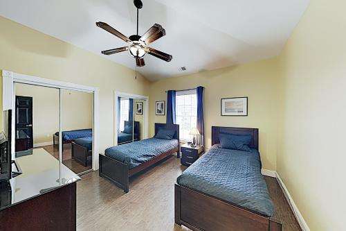 New Listing! Beach Bliss Condo with Porch & Pool condo - image 2