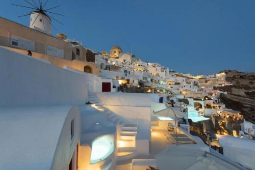 The Architect's Cave House - image 6