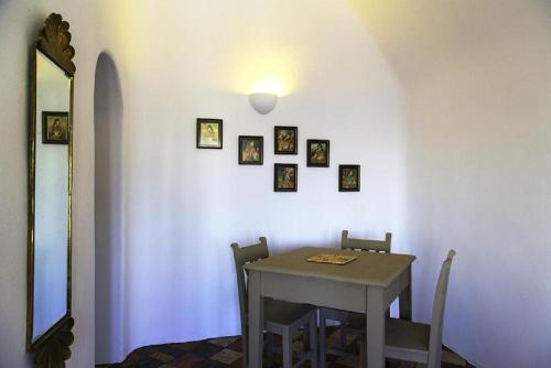 The Architect's Cave House - image 3
