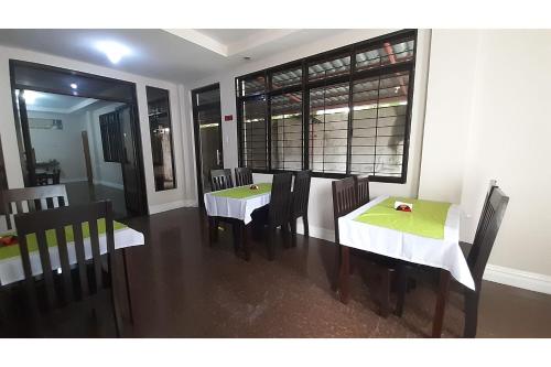 Restaurant, Adelaida Pensionne Hotel in Bantayan Insel