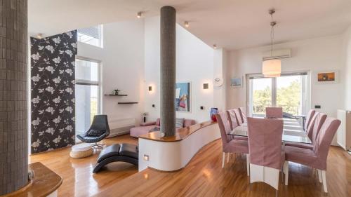 Luxury villa Nicol with pool and sea view 300m from the beach in Pješčana Uvala