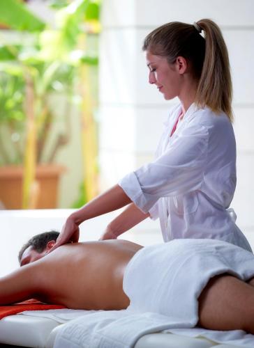 Macaris Suites & Spa - image 12