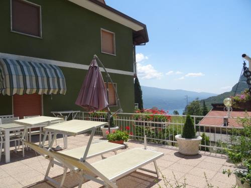  Casa Piccini garden by Gardadomusmea in Pieve