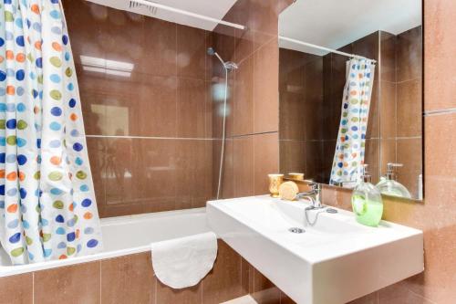 YupiHome Holiday Home Live, Love & Laugh