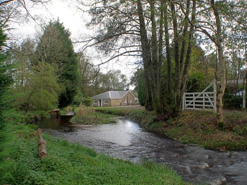 Auchendennan Farm Self Catering Cottages Room Type - Standard Three-Bedroom Cottage with Hot Tub