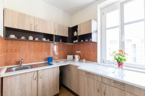 2 bedrooms, 3 beds