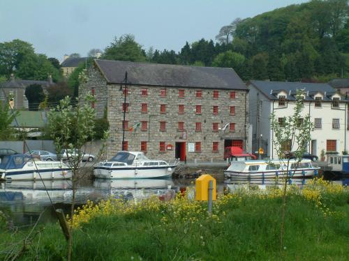 . Waterside Guesthouse