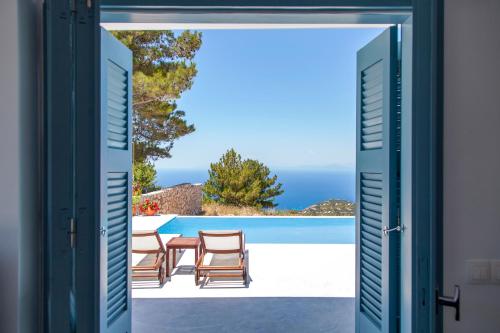  Villa in Kalamitsi with an incredible View, Ferienwohnung in Kalamitsi