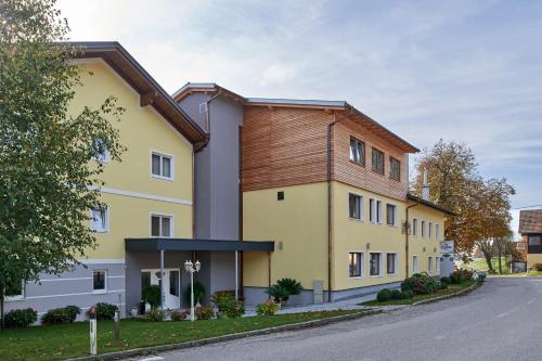 . Hotel Gasthof-Strasser