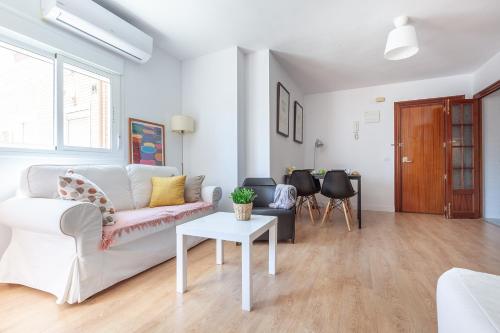 Apartamento luminoso y acogedor en Sevilla. A/C. - image 12