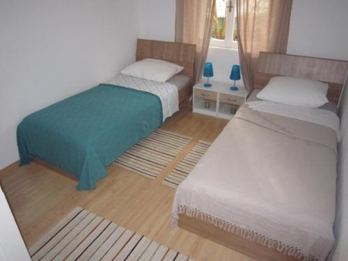  Apartments Mario, Ferienwohnung in Primošten