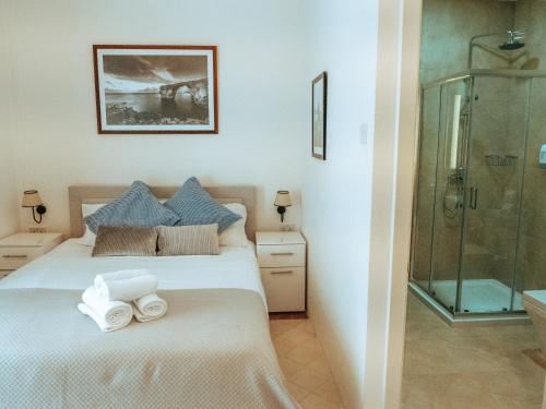 Double Room with Private Bathroom image 10