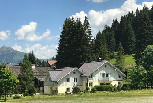Haus Capricorn - Garten Appartement - Bergdorf Gargellen 1423m in Gargellen, Österreich