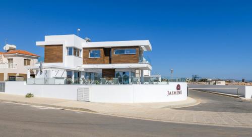 숙소 외관, Infinity View Villa in 소티라