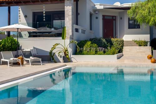 Villa Ampelaki - with heated pool