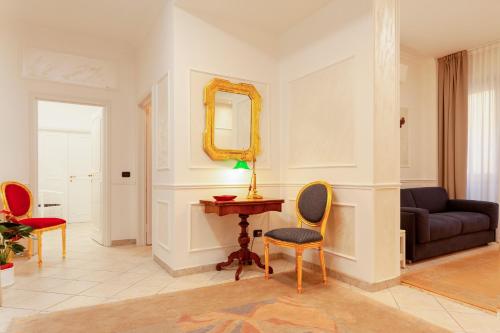 Ponte Vecchio Luxury Penthouse - image 10
