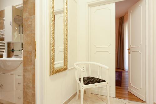 Ponte Vecchio Luxury Penthouse - image 13