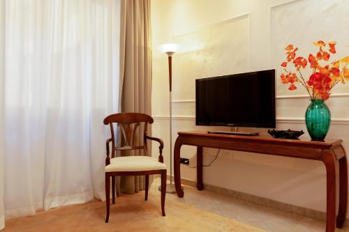 Ponte Vecchio Luxury Penthouse - image 3