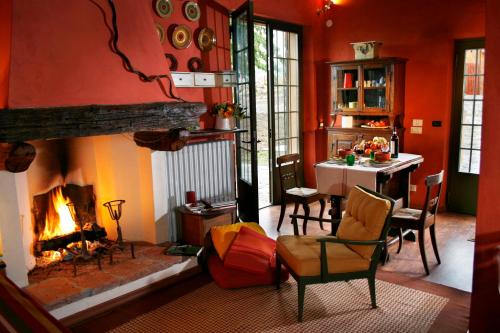 I Veroni - Agriturismo and Wine Cellar - Tap to explore photos