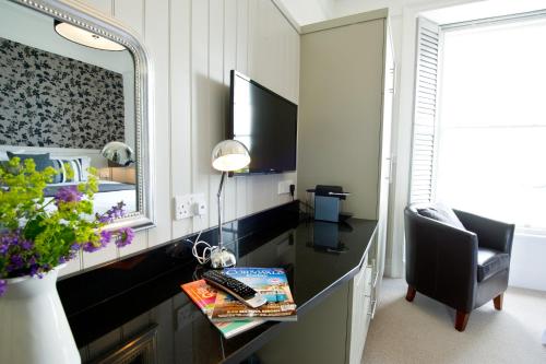 Henry's, 27 The Terrace – St. Ives