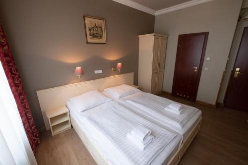 2 twin beds