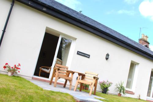 Auchendennan Farm Self Catering Cottages Room Type - One-Bedroom Cottage with Garden View
