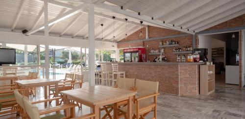 Vournelis Hotel - image 8