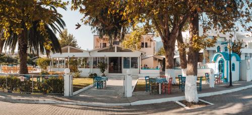 Vournelis Hotel - image 2