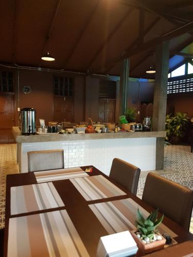 Restaurant, Mon-Dee Mini Hotel near Wat Suan Tan