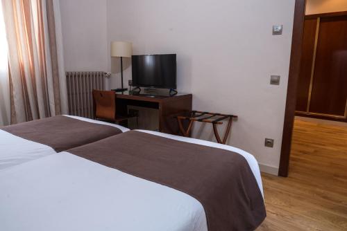 3 twin beds