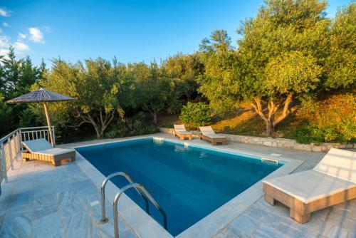  Gialova Villa Sleeps 4 Pool Air Con WiFi in Gialova