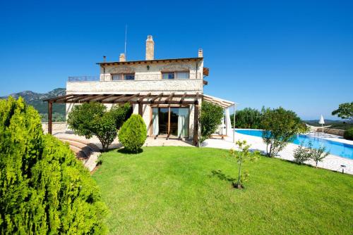  Chalikounas Villa Sleeps 8 with Pool and Air Con in Halikounas