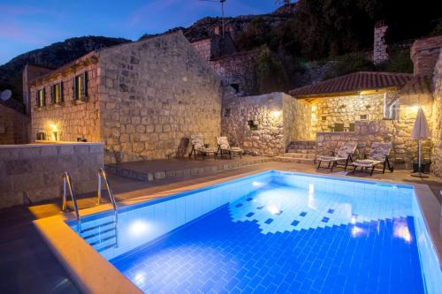  Mihanici Villa Sleeps 4 Pool in 20217 Mihanići