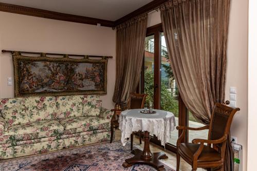 Margit Suites Hotel – Karpenisi, AL