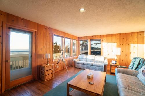 Gene's Coastal Escape - image 5